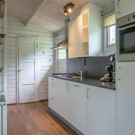 Cosy, Wooden, Comfortable In A Car-free Zone *