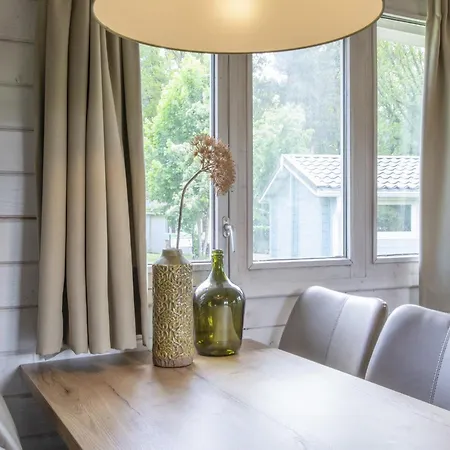 Chalet Cosy, Wooden, Comfortable In A Car-free Zone *
